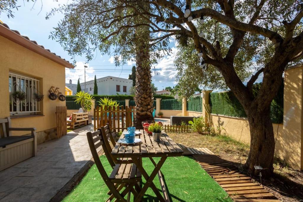 Casita Con Jardin, Bbq, Wifi, Centro Y Playa Vila Empuriabrava Exterior foto